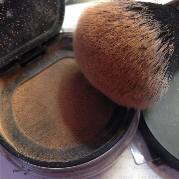 Younique Other - Younique Loose Powder